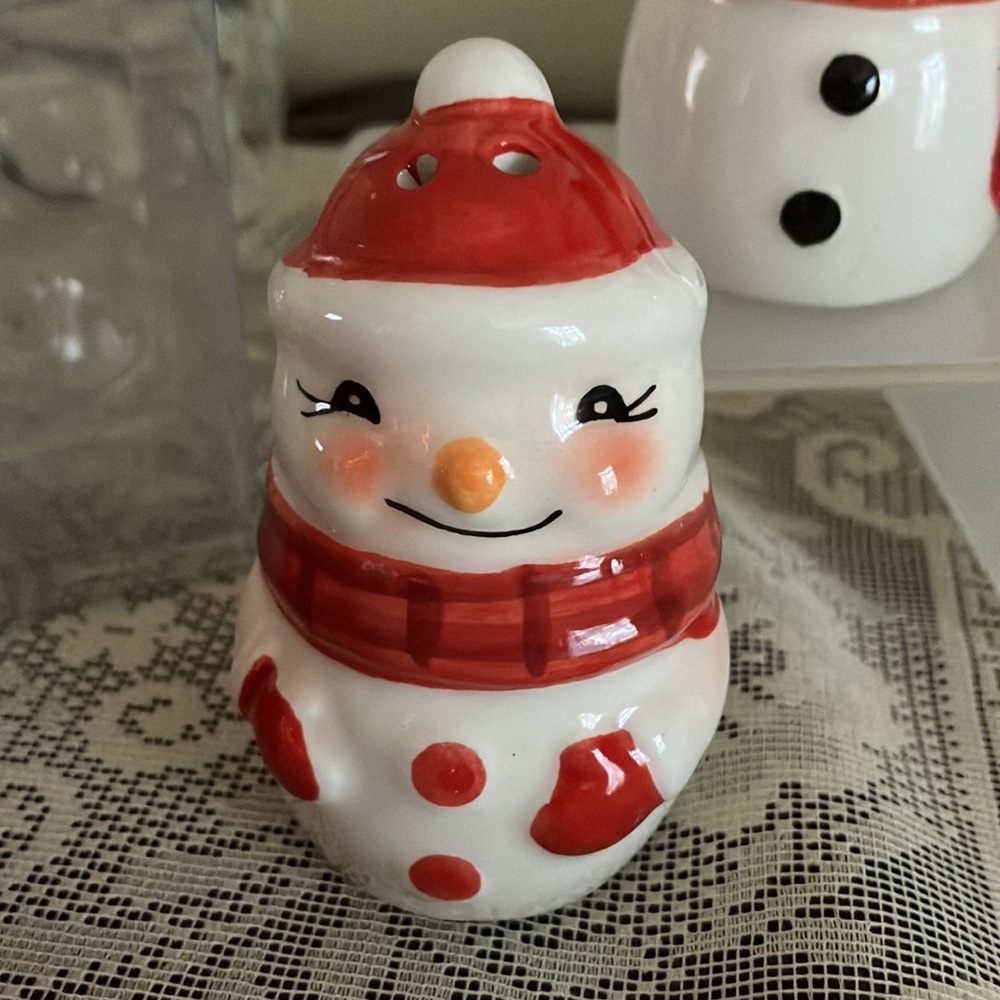 NIB WONDERLAND Retro Snowman Salt & Pepper - ADORABLE! - Picture 3 of 8